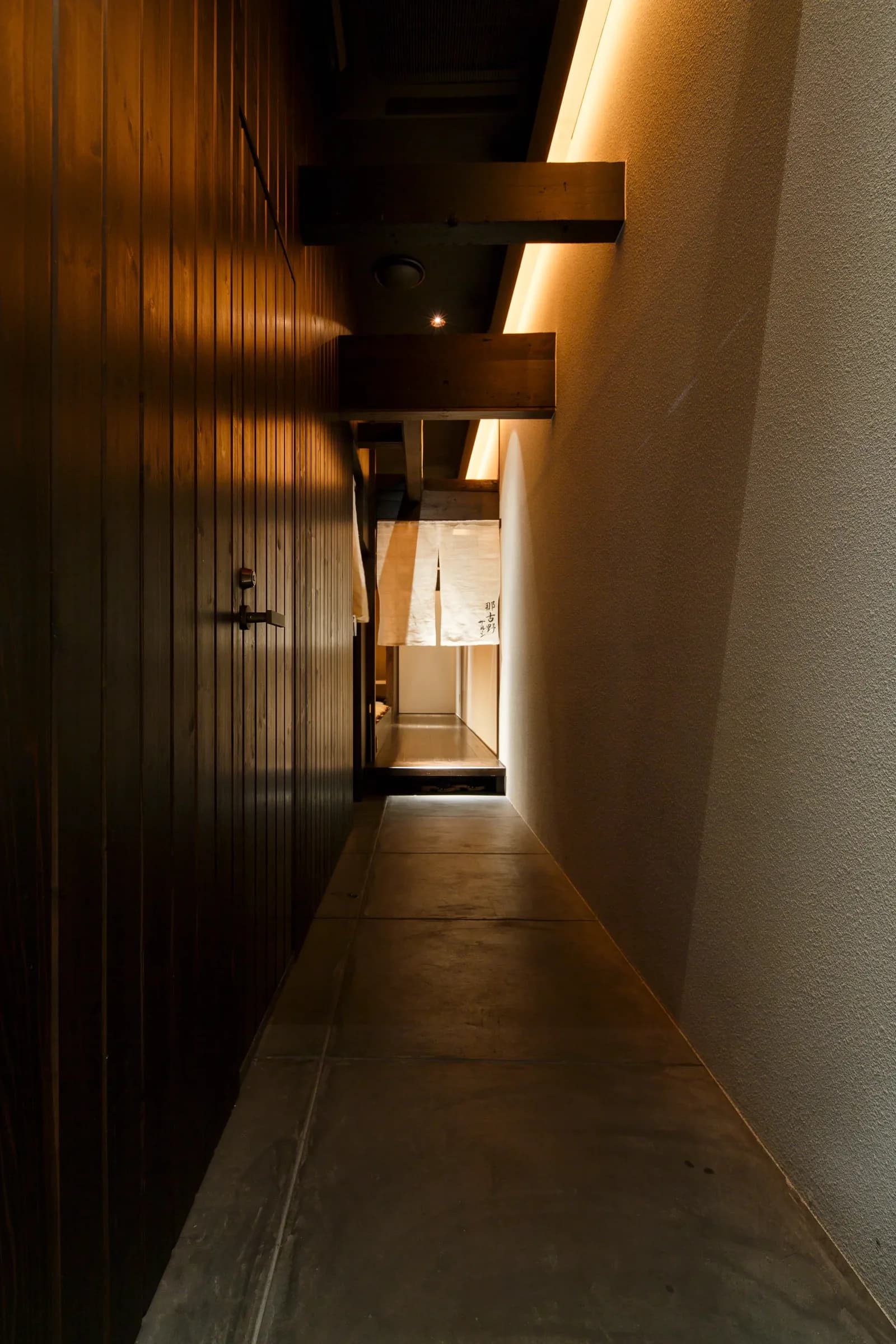 那古野サルーン 写真 3